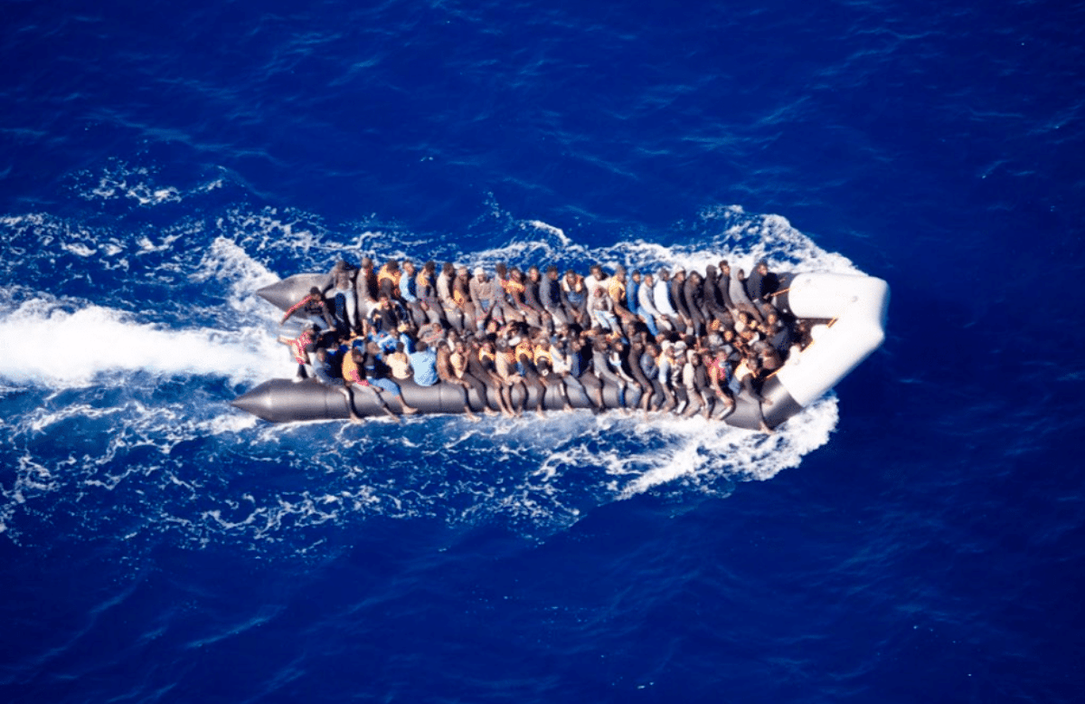 sea watch avvista gommone 80 migranti