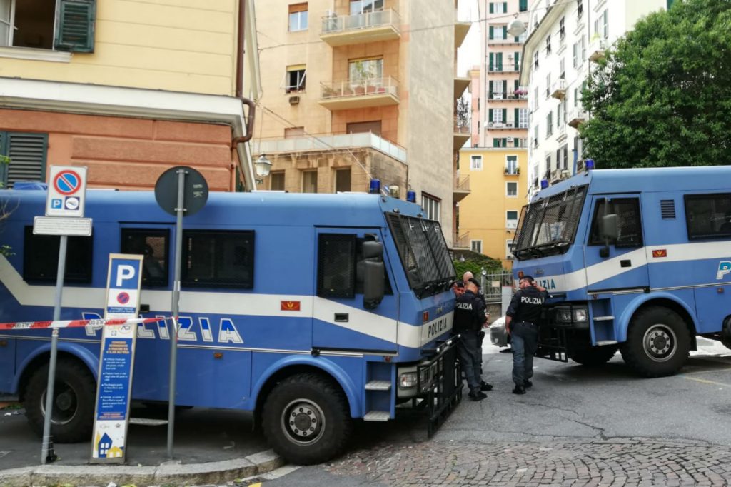 casapound-genova-giornalista-picchiato-polizia