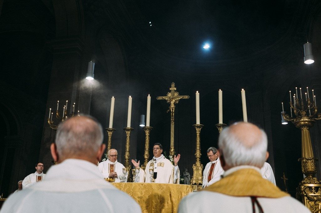 chiesa francia preti sacerdoti