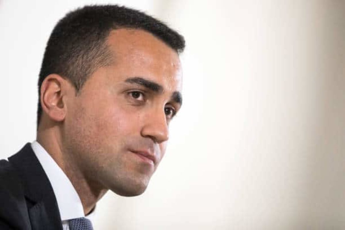 voto rousseau di maio confermato capo m5s