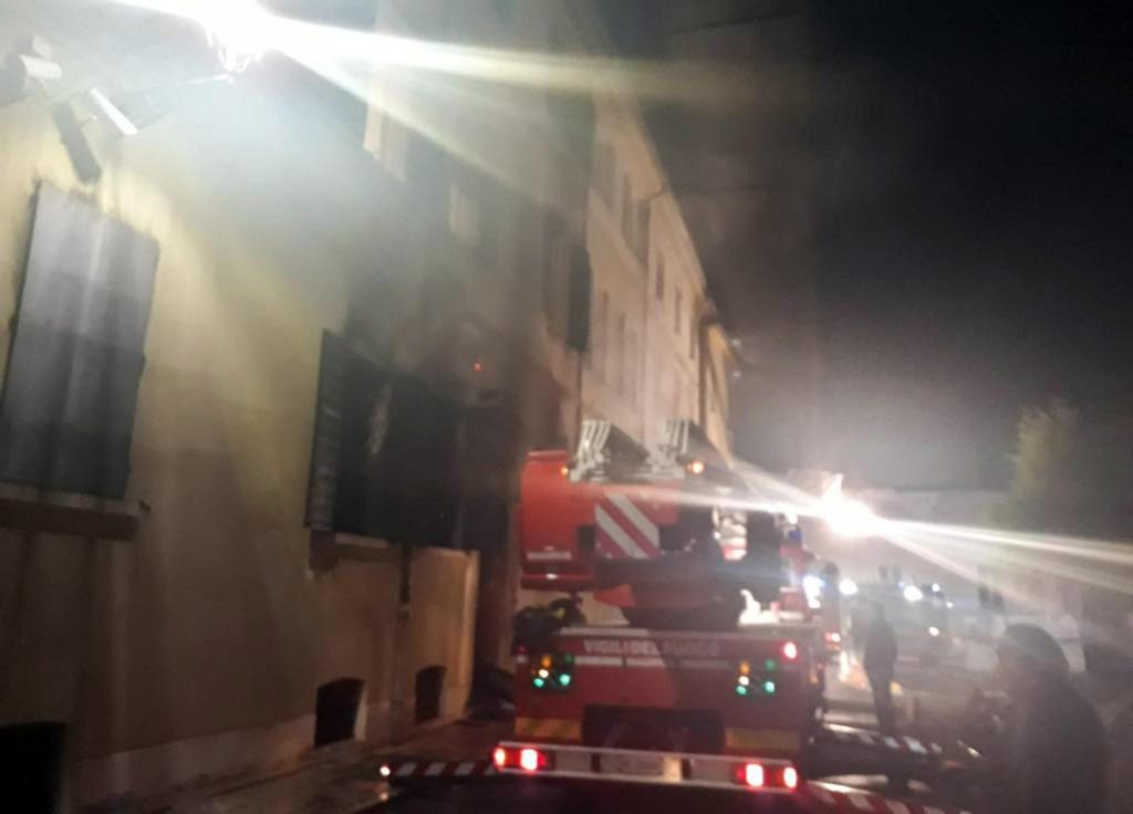 incendio polizia locale mirandola arresto