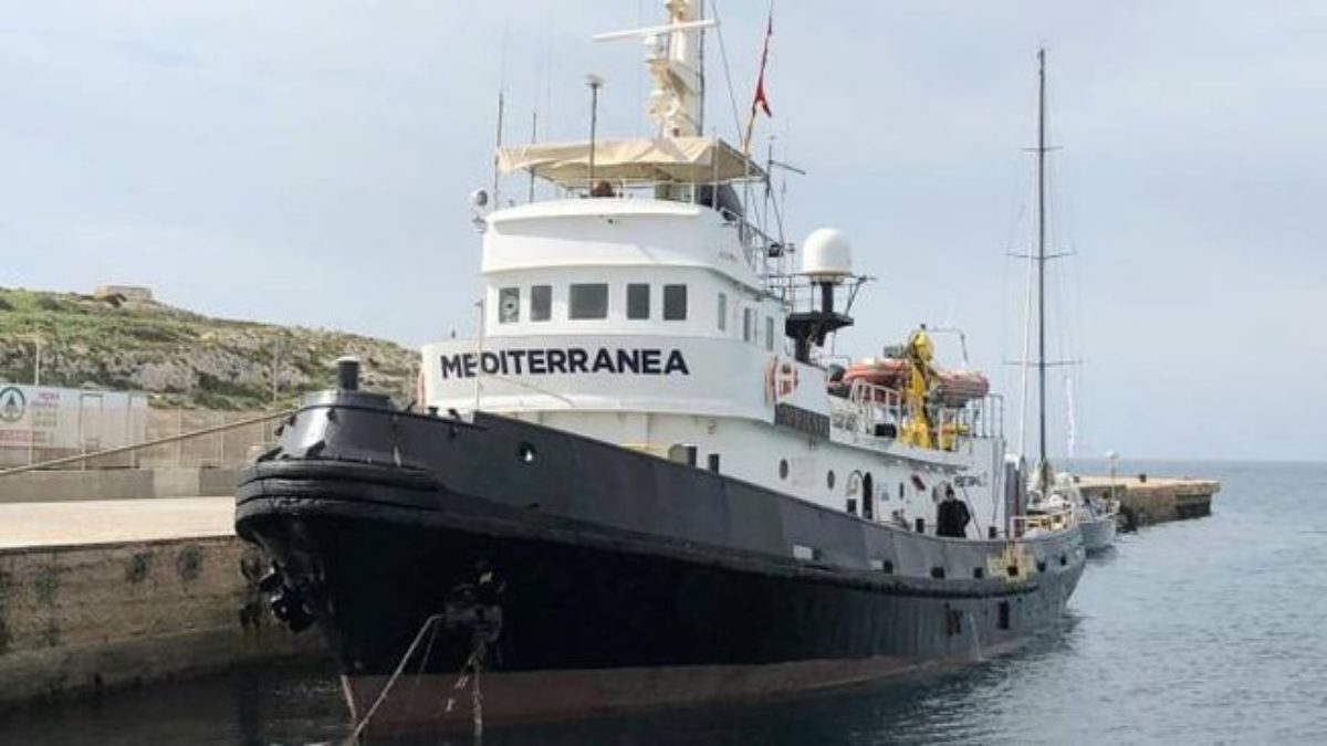 nave mare jonio attracca lampedusa