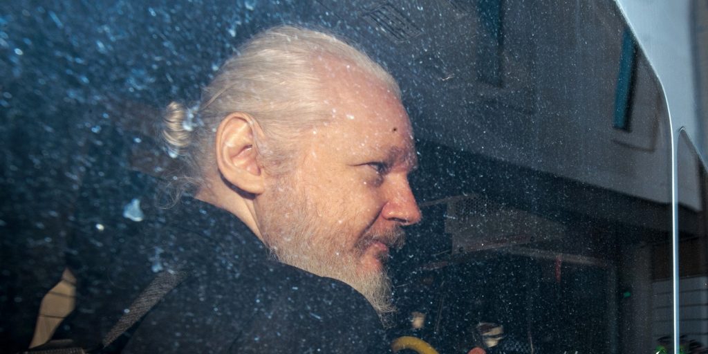 riapre inchiesta stupro assange