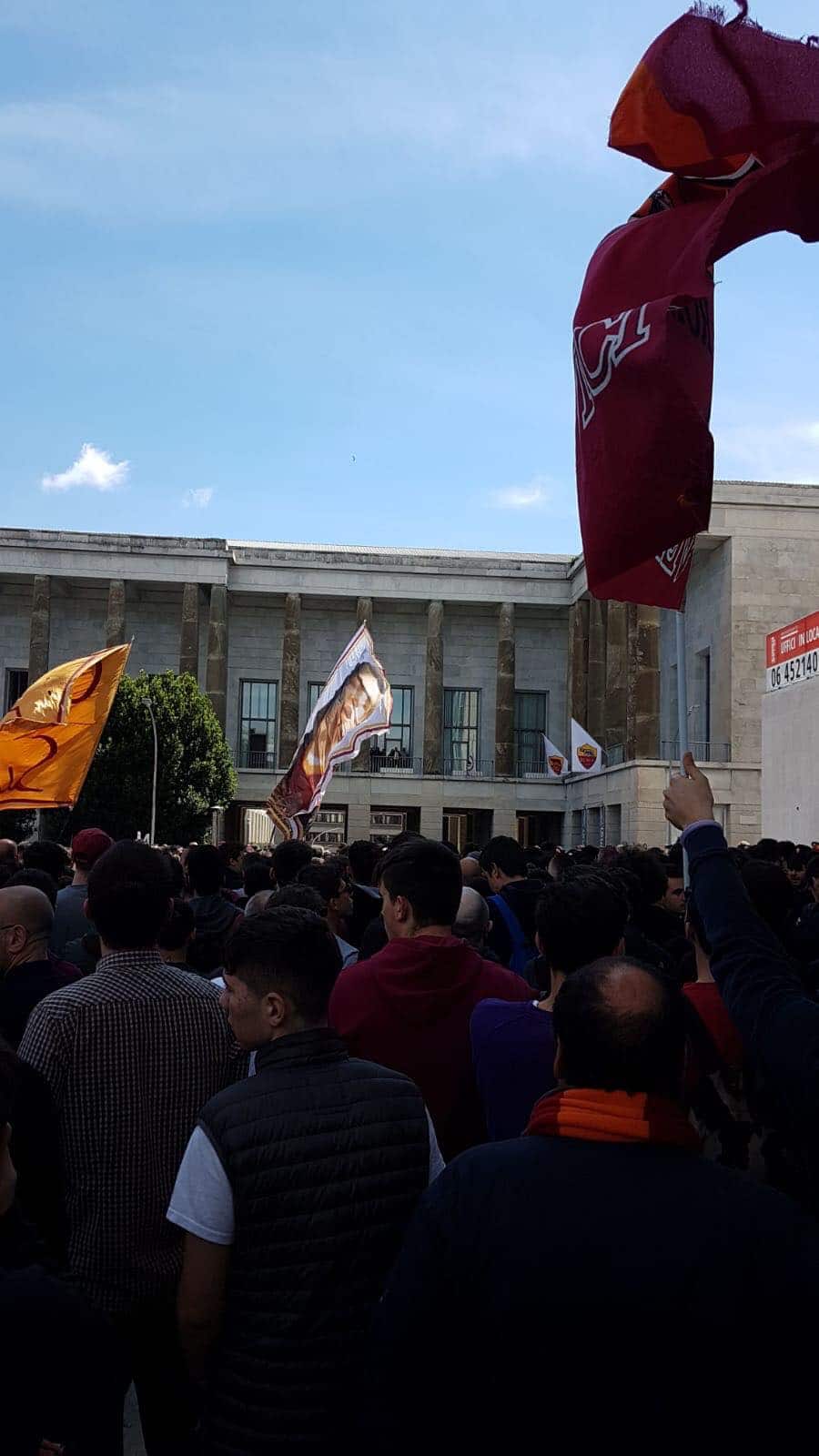 roma contestazione tifosi