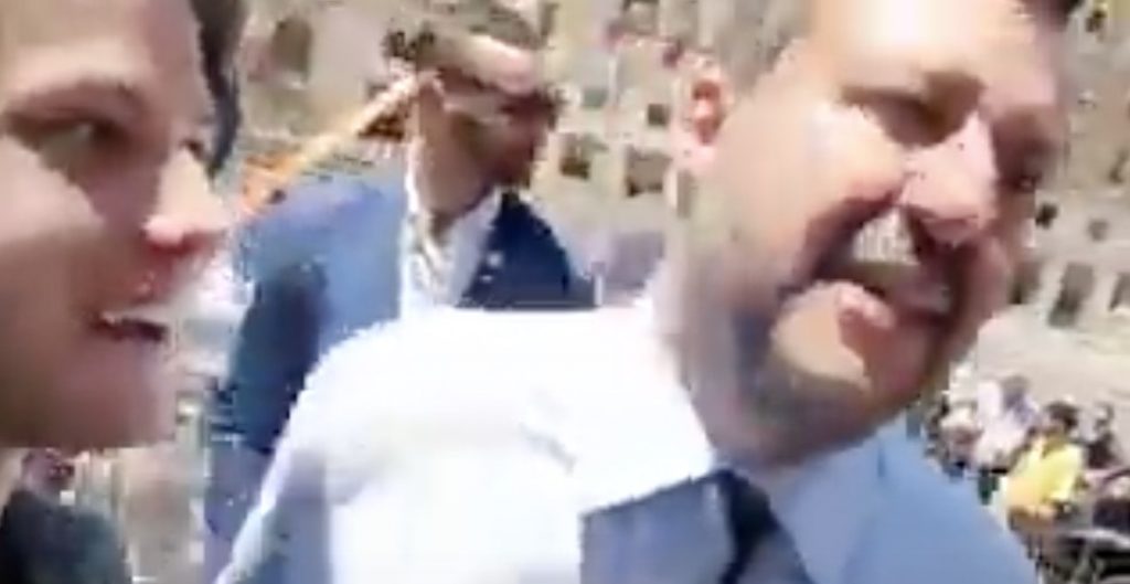 Salvini selfie Lecce