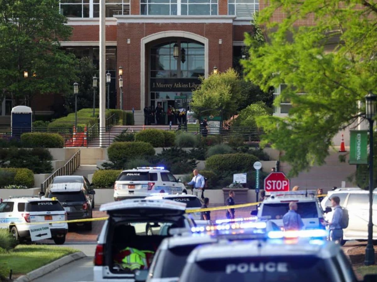sparatoria università North Carolina