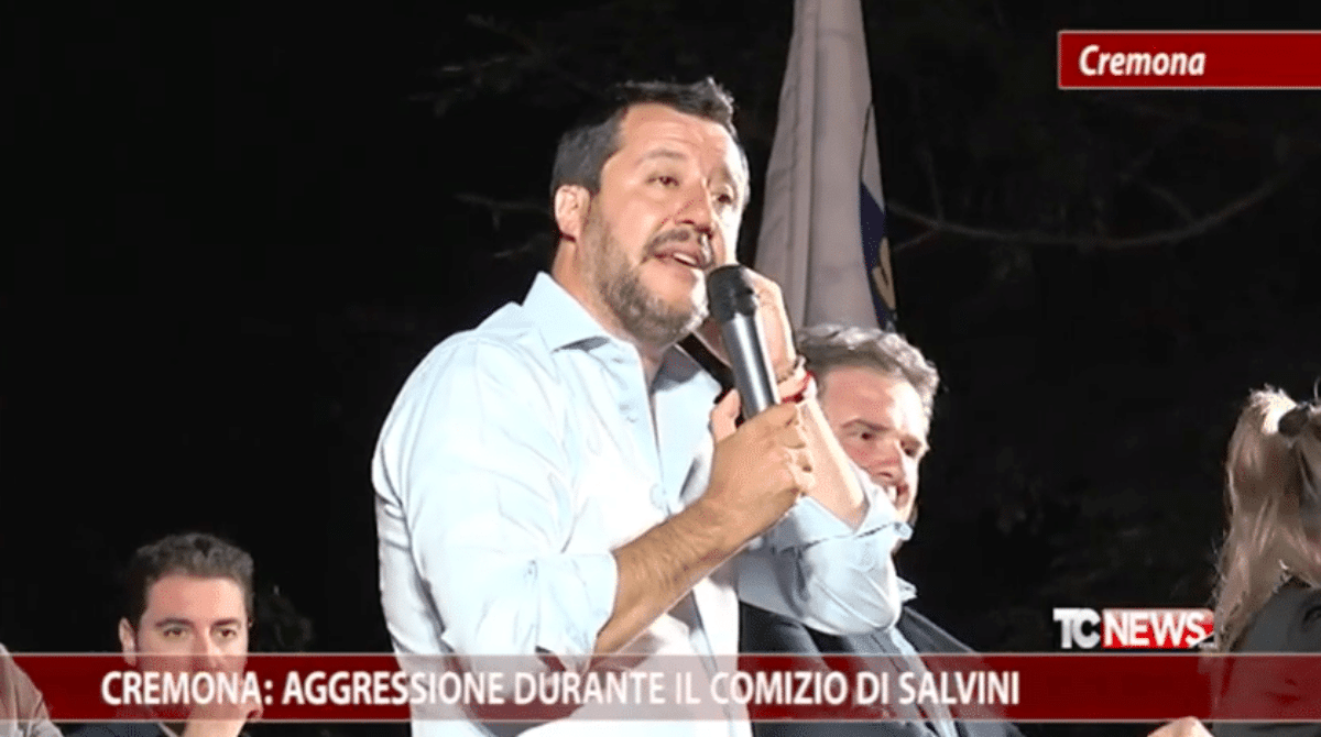 Ragazzo picchiato striscione Salvini |