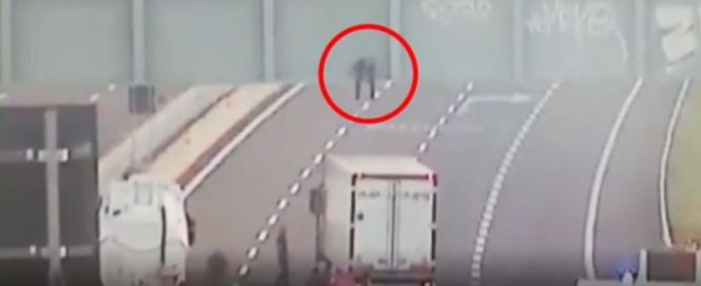 camionista salva ragazzo suicidio