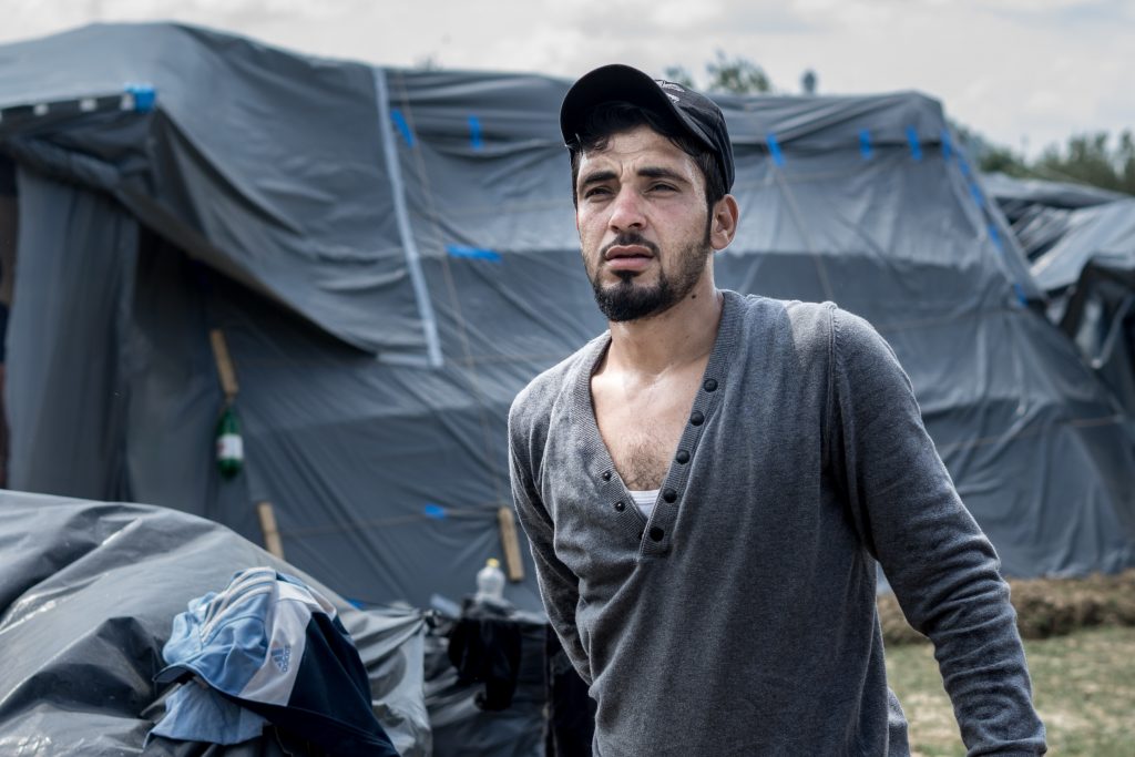 incendio centro accoglienza migranti bosnia