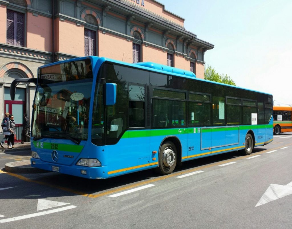 insulti razzisti bus como bergamo