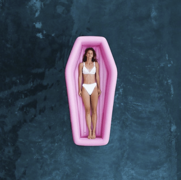 materassino a forma di bara