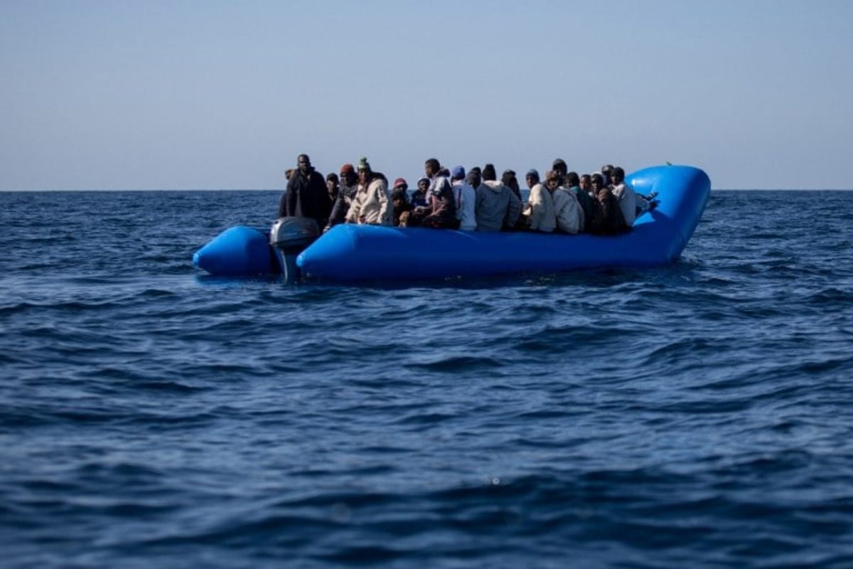 migranti barcone rovesciato libia