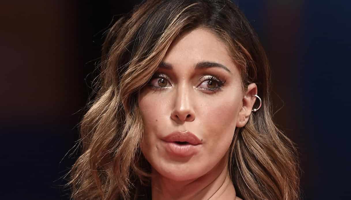 Belen mostra lato b su Instagram e scatena la reazione dei social la foto