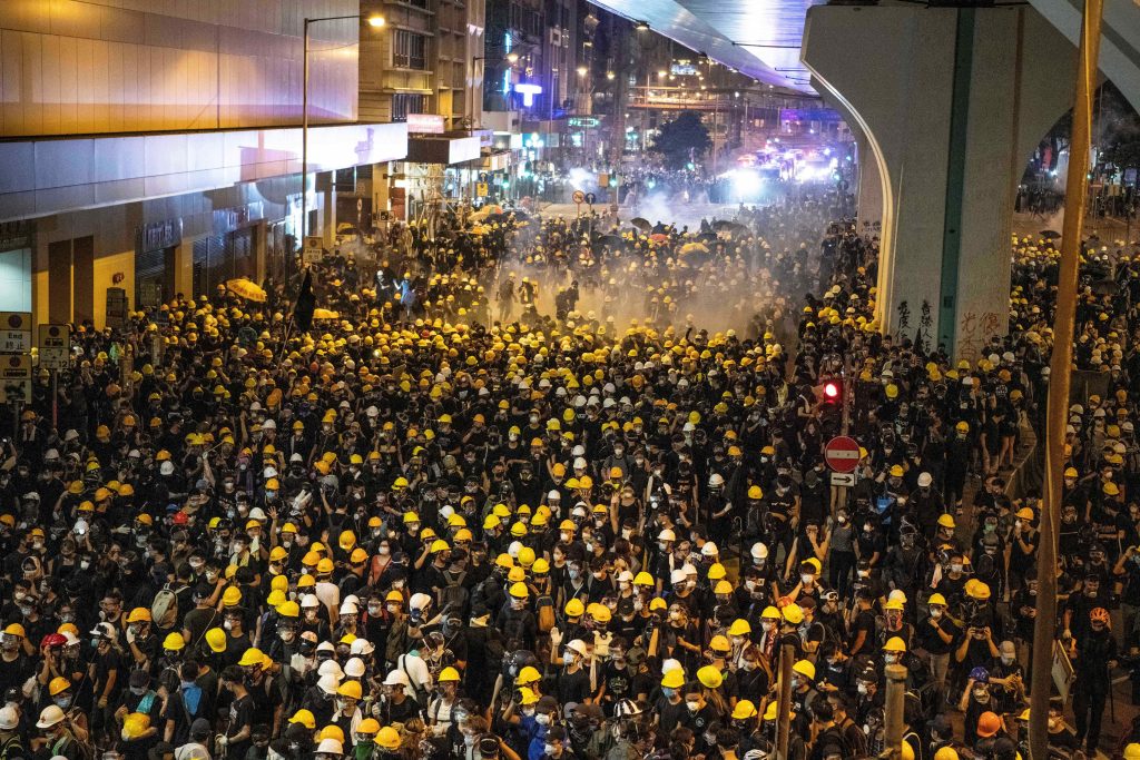 hong kong polizia spara proiettili manifestanti
