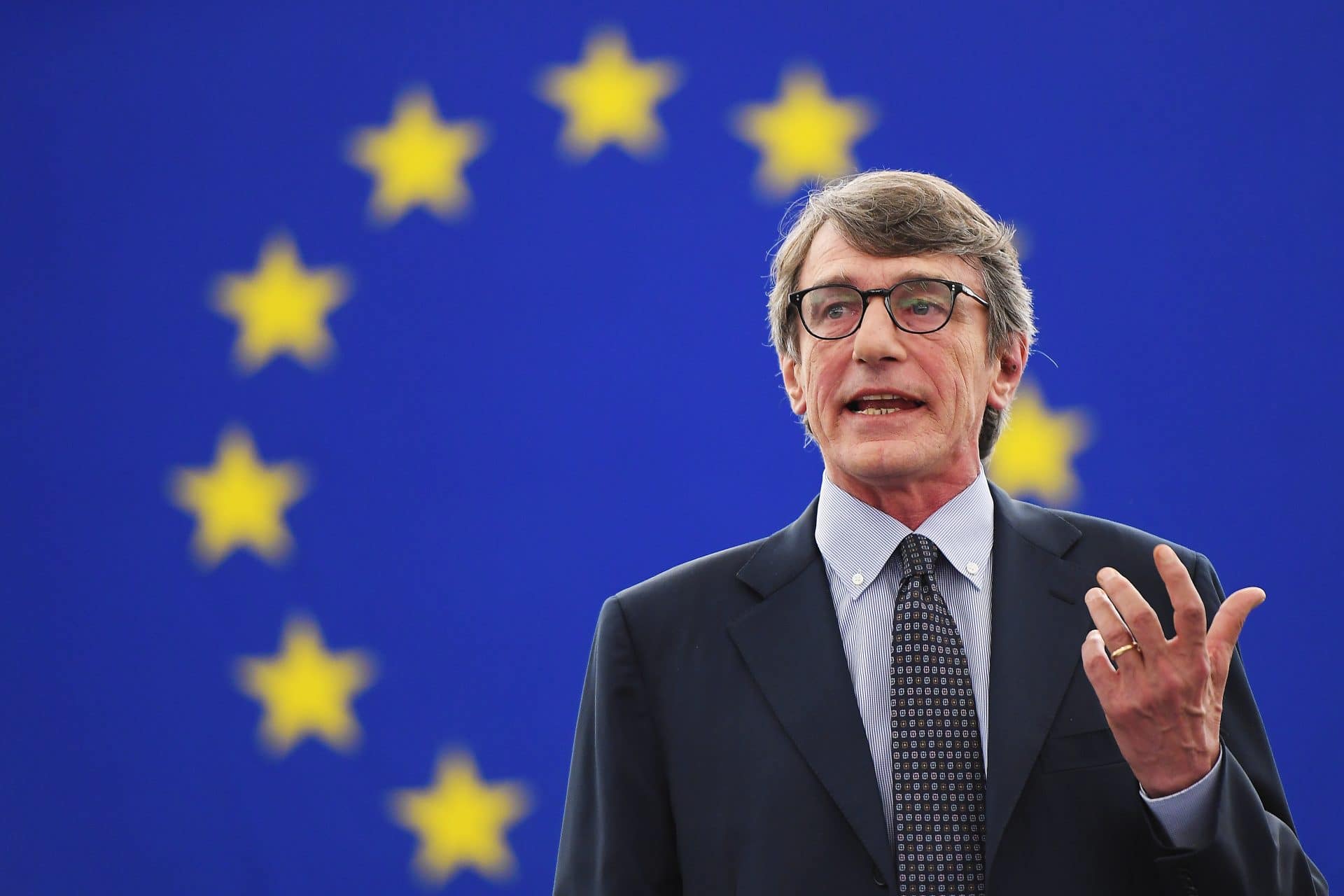 il-presidente-del-parlamento-europeo-sassoli-difende-le-ong-porte-aperte
