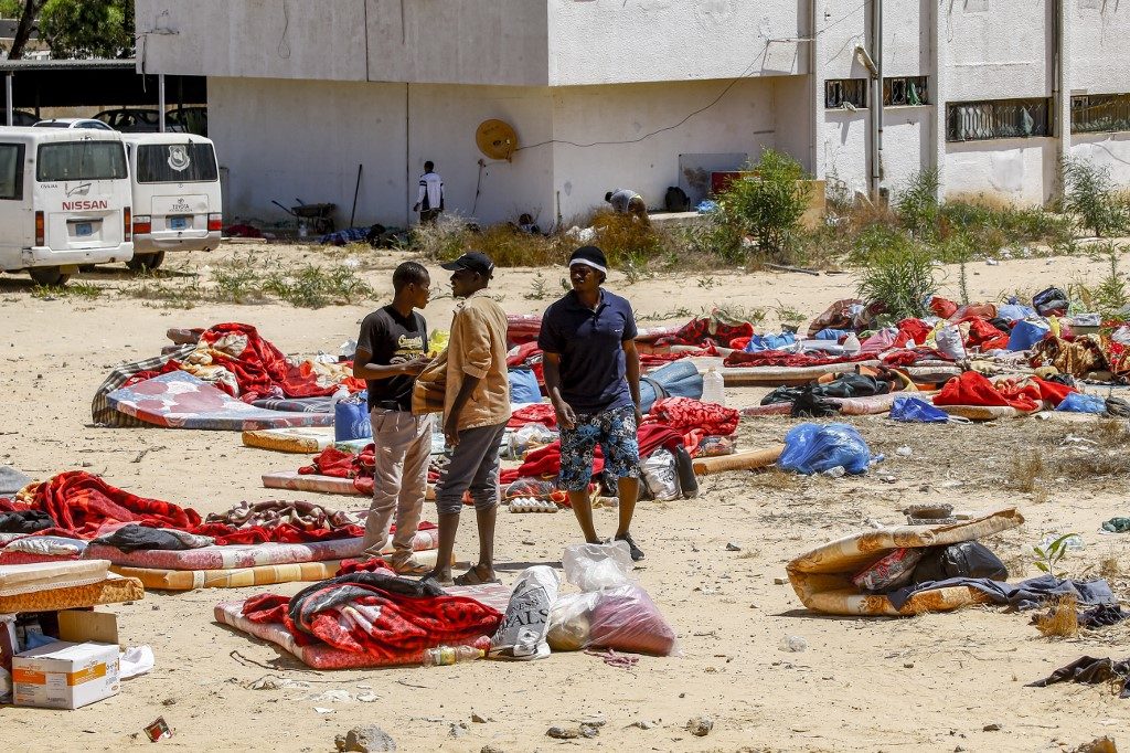 video migranti morti bombardamento centro detenzione libia