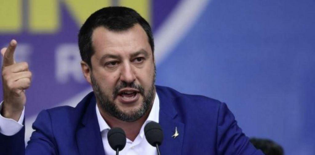 crisi governo insulti Salvini