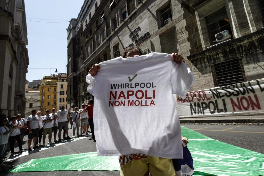 Whirlpool Napoli protesta lavoratori