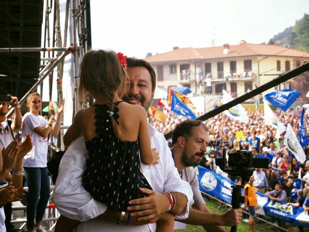 salvini bambina bibbiano pontida indignazione web