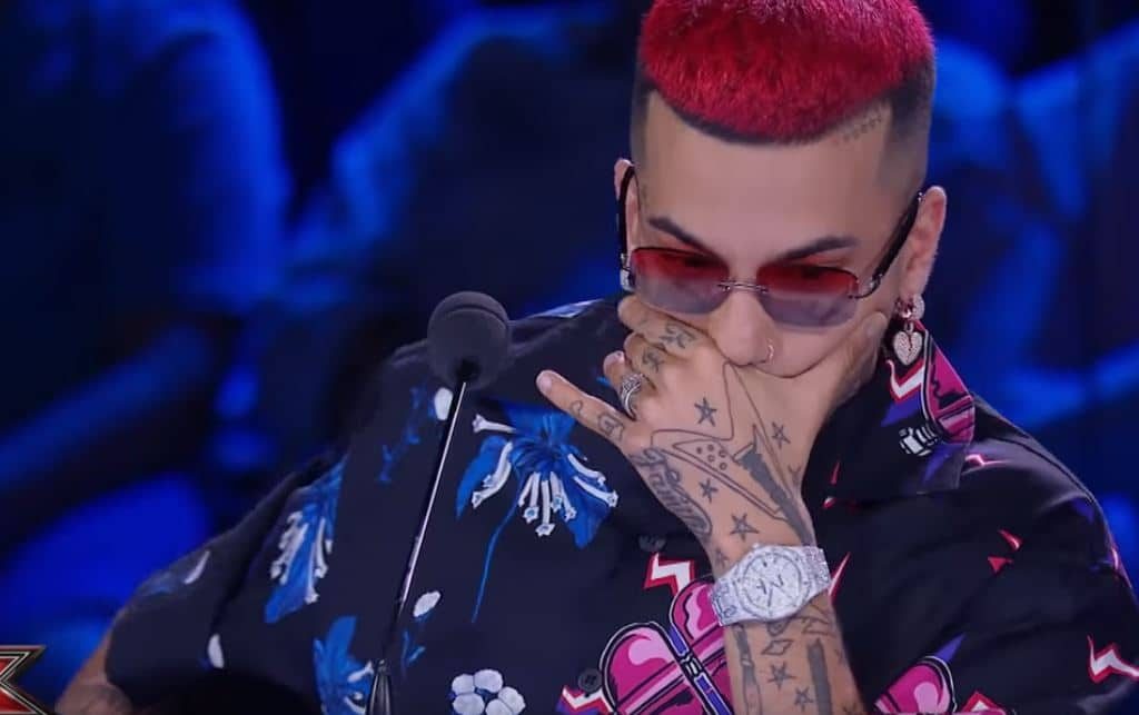 sfera ebbasta piange