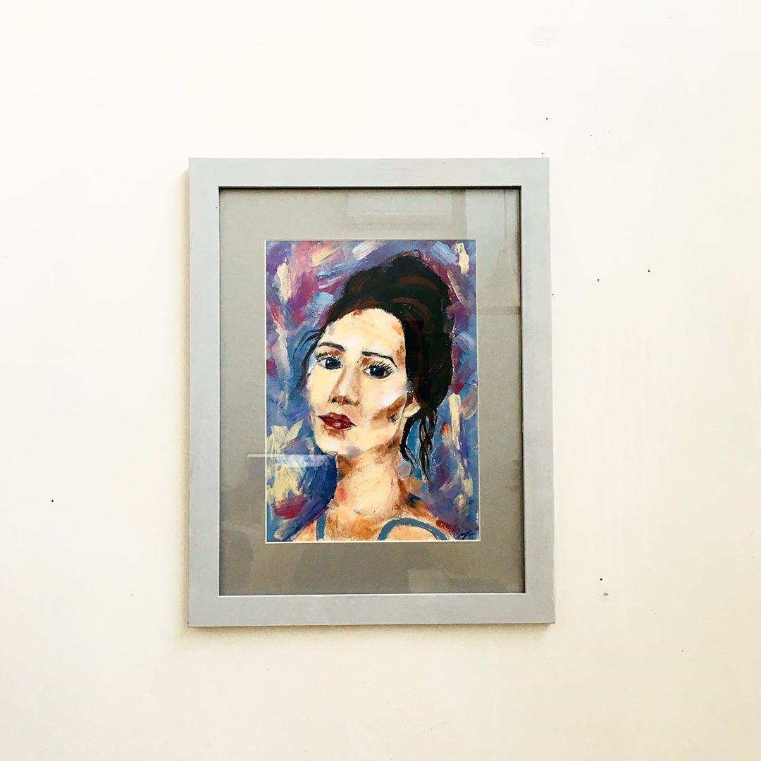 pittrice dipinge seni