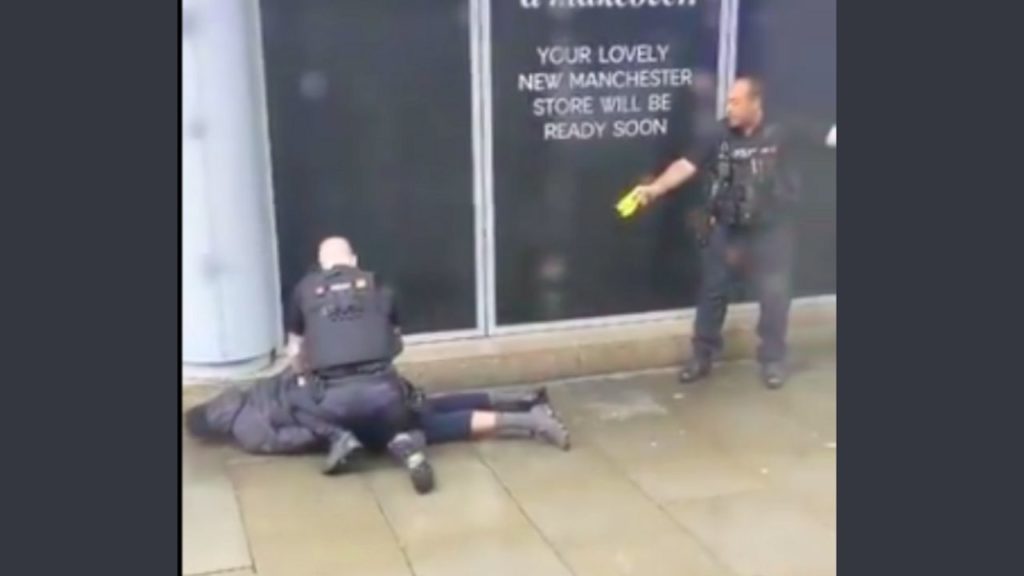Manchester aggressione centro commerciale