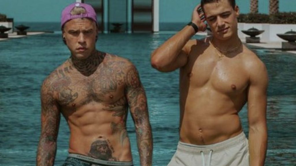 Fedez e Luis Sal in costume: il dettaglio hot che non sfugge ai fan