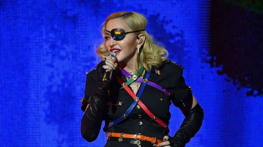 Madonna salute
