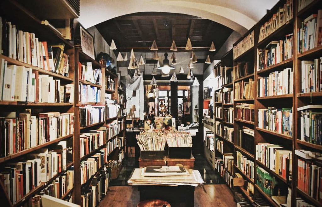 roma chiude libreria viaggiatore