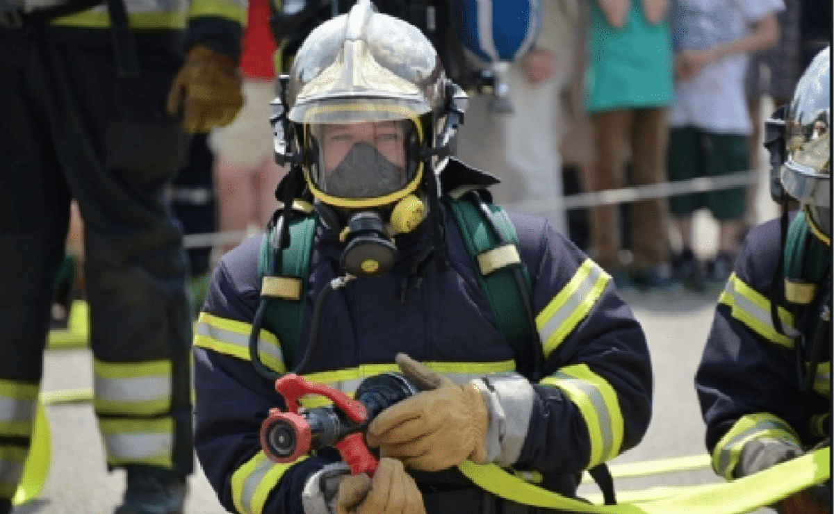 studente fuoco francia macron