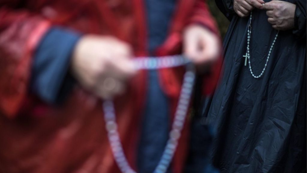 pedofilia vittima prete