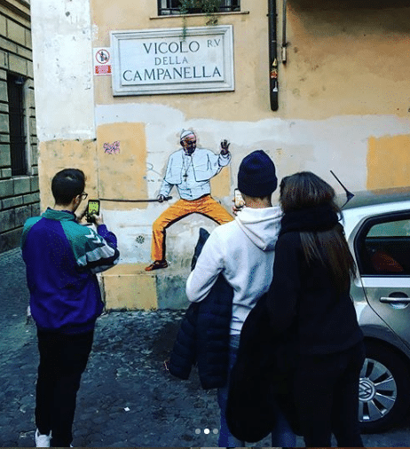 papa francesco murales kill bill