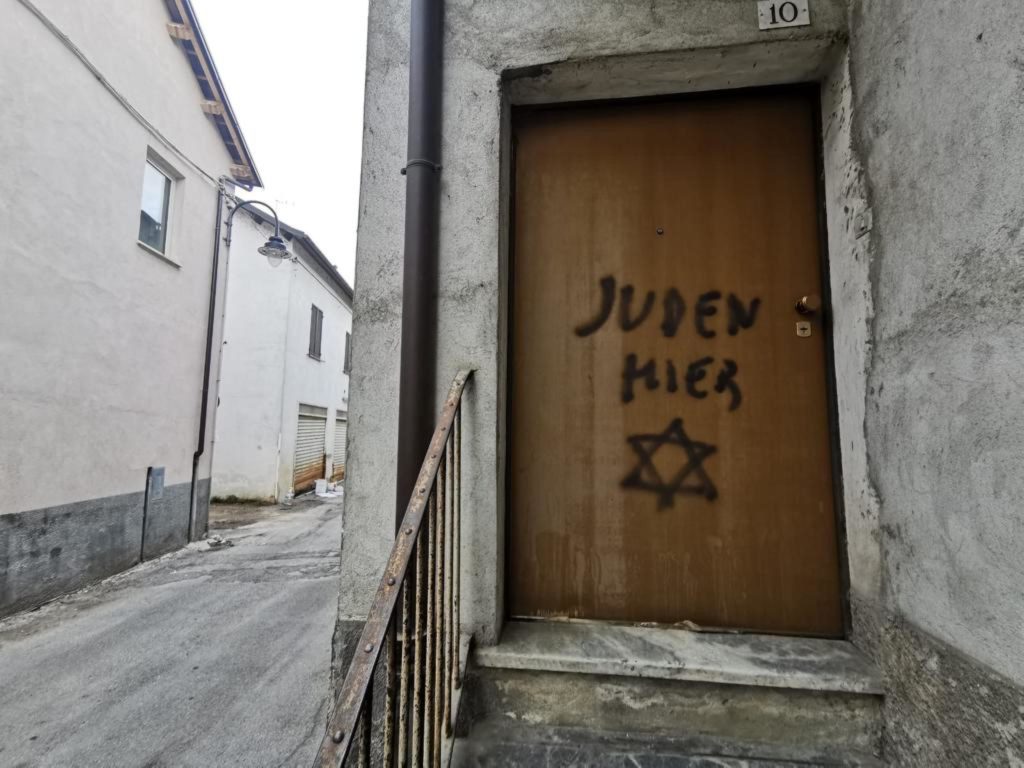 ebreo scritta porta