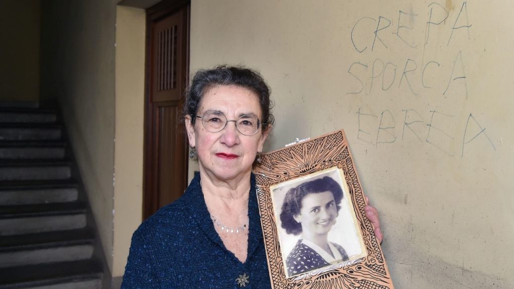 scritta antisemita torino