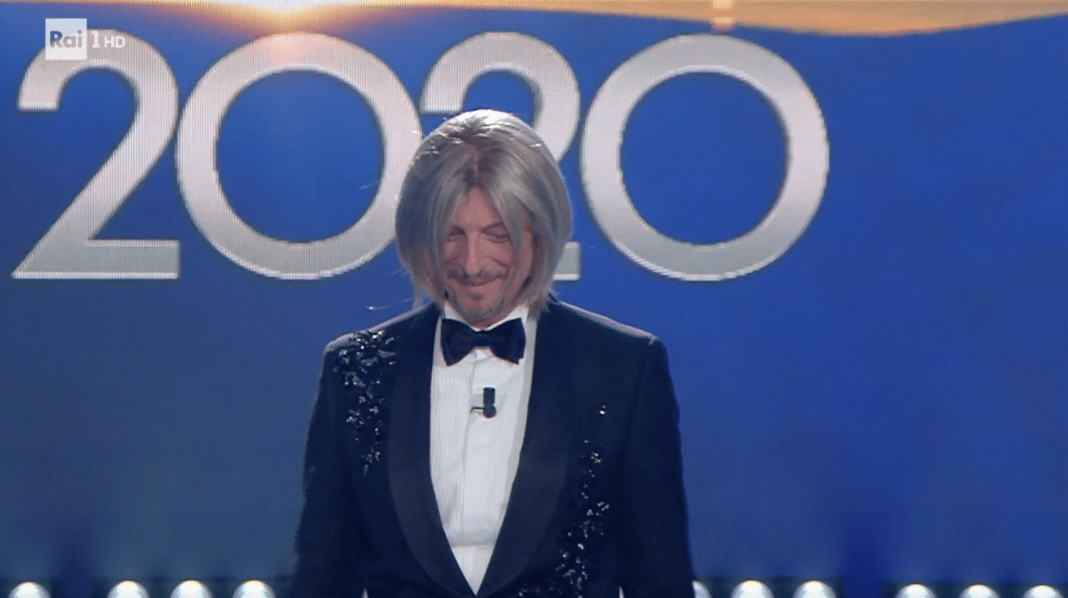 Amadeus abito Sanremo 2020