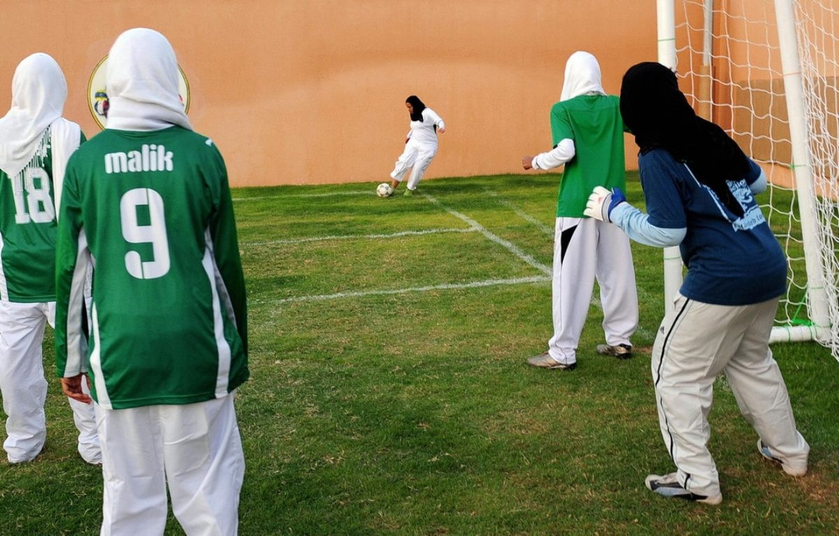 Risultato immagini per calcio femminile arabia