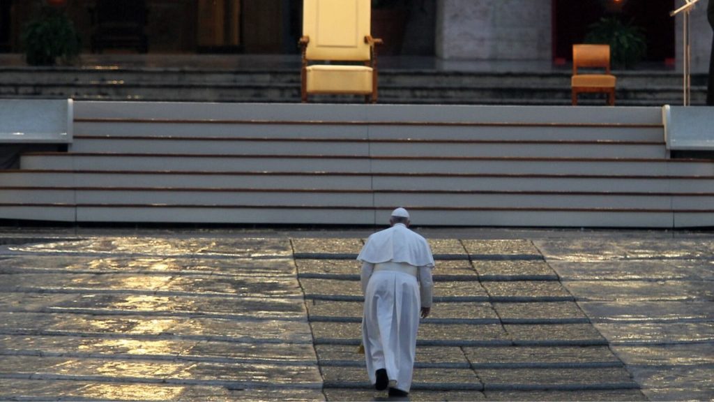 coronavirus papa francesco san pietro