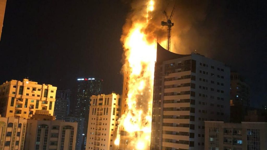 dubai incendio grattacielo video