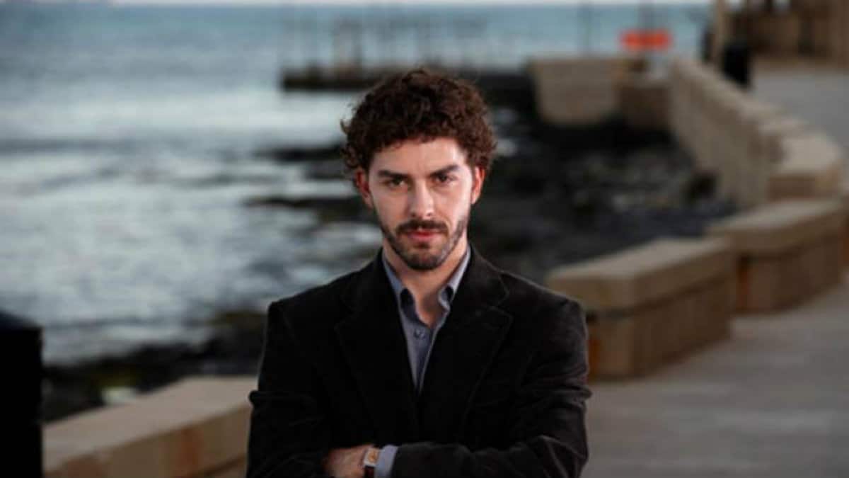 L'uomo Che Andava Appresso Ai Funerali Riassunto