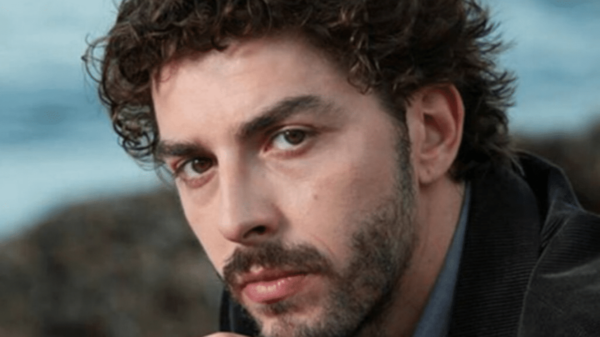 L'uomo Che Andava Appresso Ai Funerali Riassunto