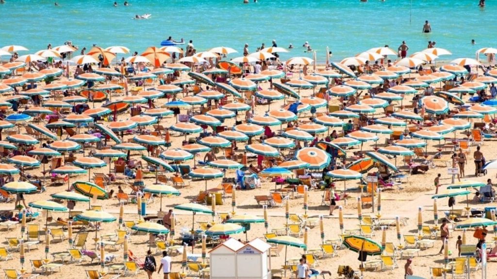 raduno spiaggia covid