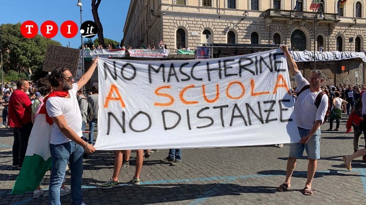 manifestazione negazionisti roma