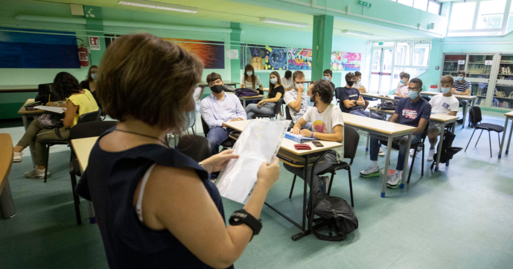 cattedre vuote scuola