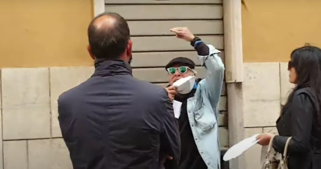 enrico montesano mascherina