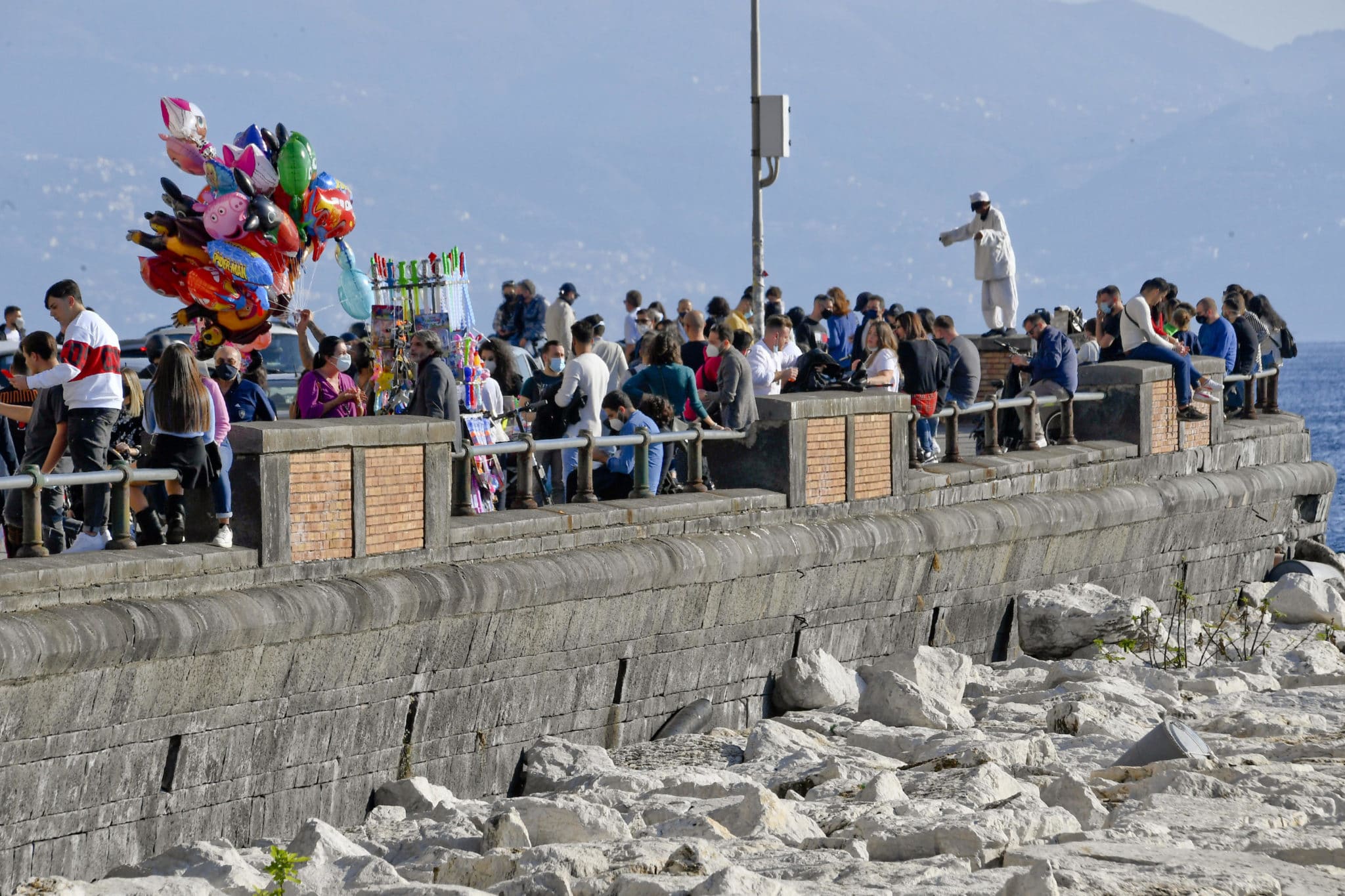 lungomare napoli foto covid