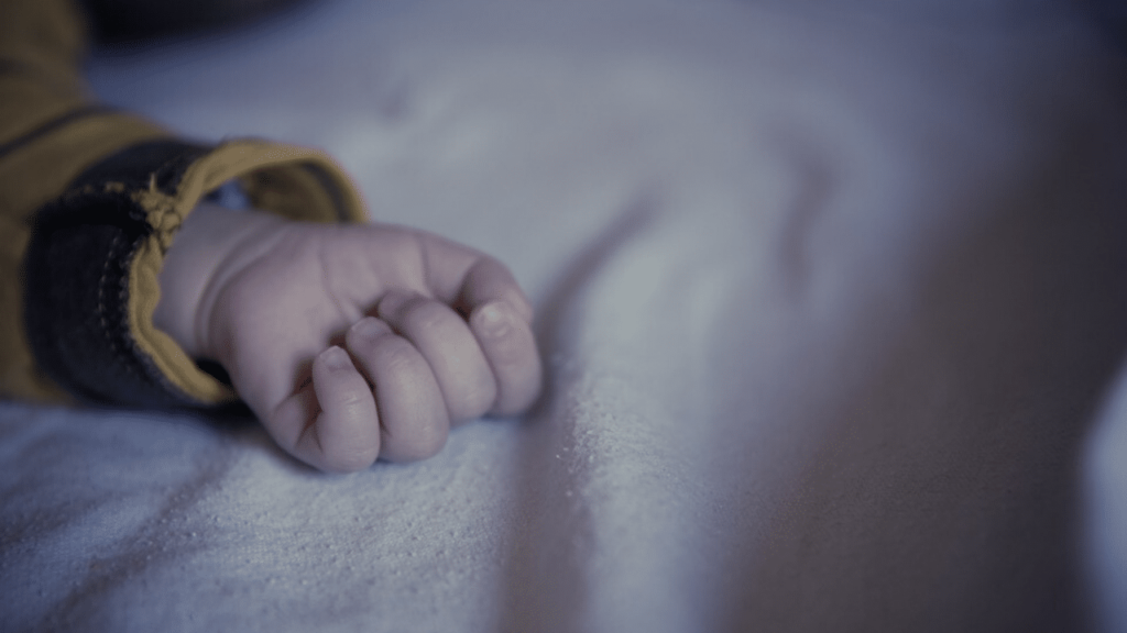 neonata muore denutrizione
