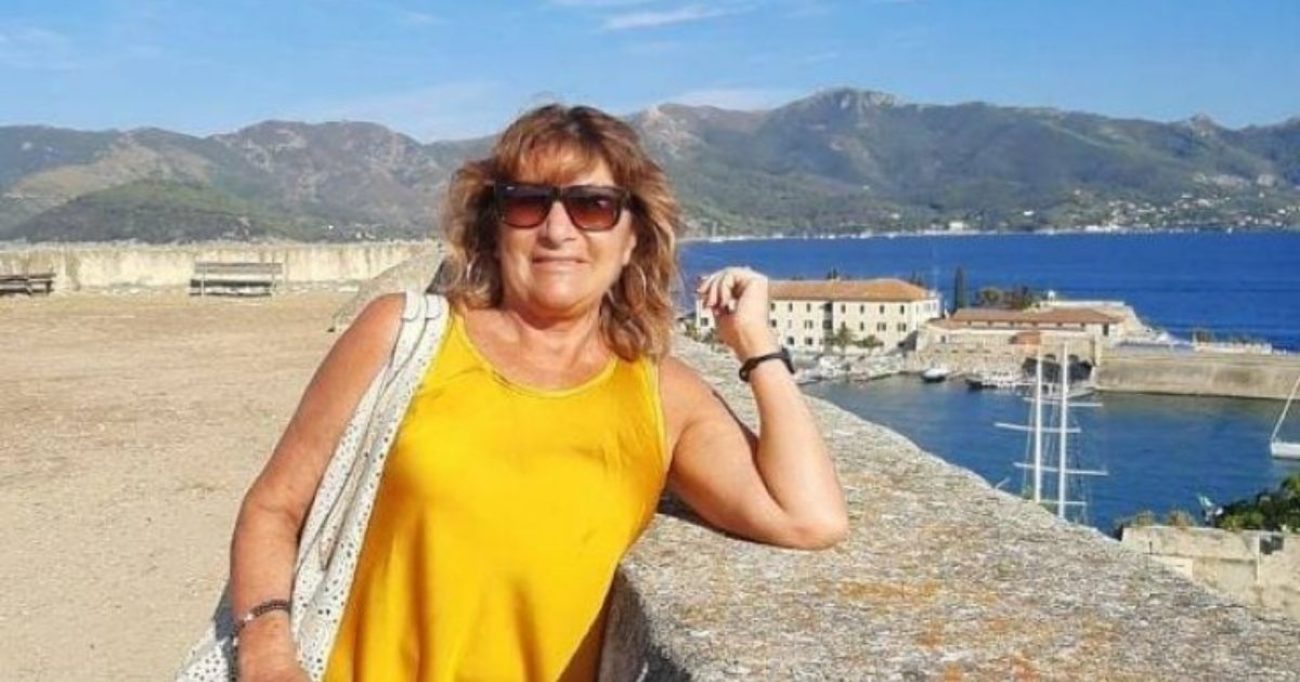 Donna uccisa a coltellate in casa