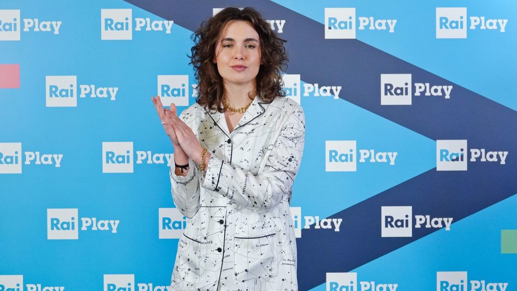 Sanremo 2021, gli abiti di Madame al Festival: look, stilista, vestiti