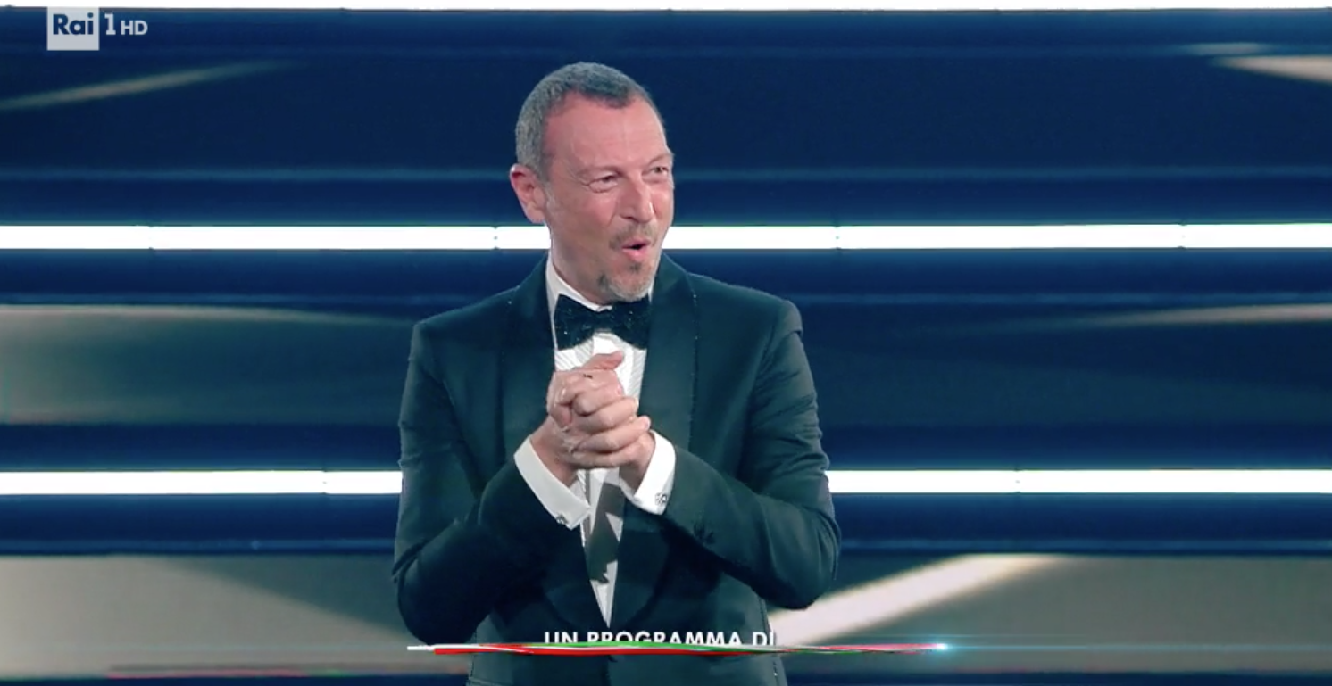 Amadeus abiti sanremo 2021