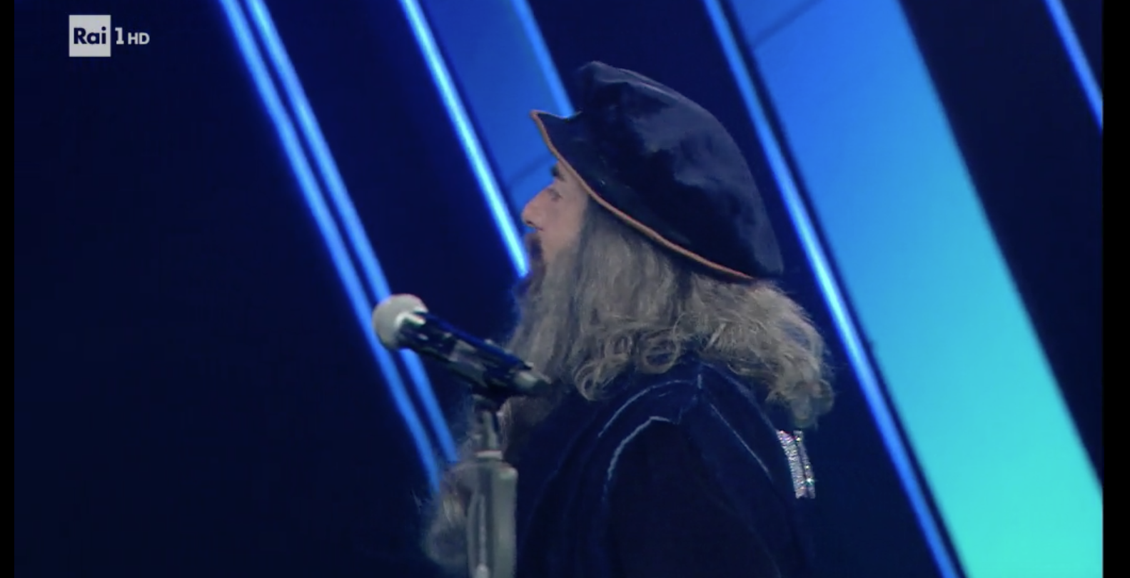 Max gazzè abiti sanremo 2021